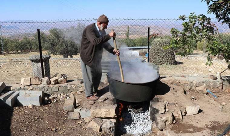 Organik üzümlerden  geleneksel yöntemler ile yapılıyor: 