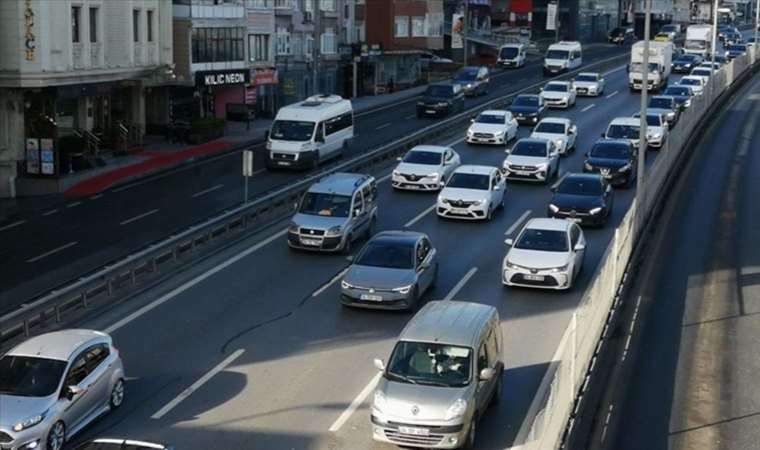 İstanbul'un bazı bölgelerinde trafik yoğunluğu yaşandı