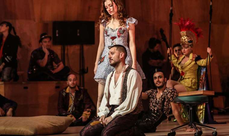 Uraz Kaygılaroğlu 'Aşık Shakespeare' ile sahnede