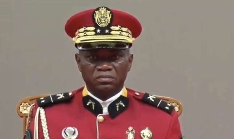 Darbeyle iktidara geldi: Maaş almayacağını açıkladı