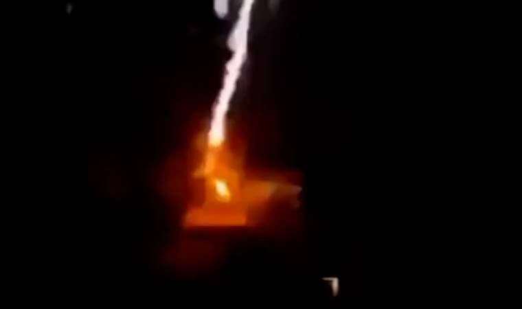 Rize'de evin bahçesine yıldırım düştü!