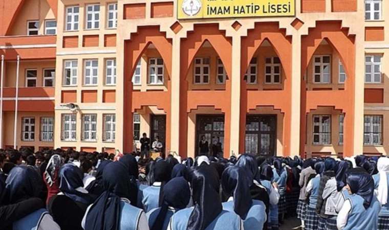 İmam hatip lisesi tuvaletinde 'gizli kamera' skandalı: Hizmetli gözaltına alındı!