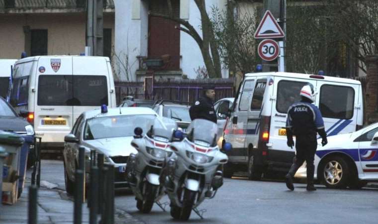 16 yaşındaki çocuk 'asılsız bomba ihbarı' nedeniyle gözaltına alındı