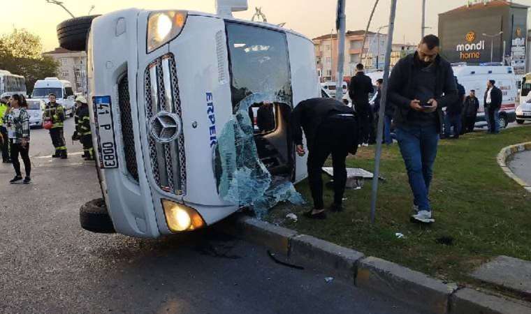 İşçi servisi ile halk otobüsü çarpıştı: 11 kişi yaralandı!