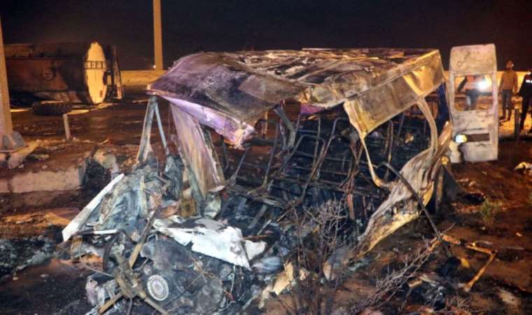 Gaziantep'te freni boşalan tanker minibüs ve 2 iş makinesine çarptı: 3 ölü, 11 yaralı!