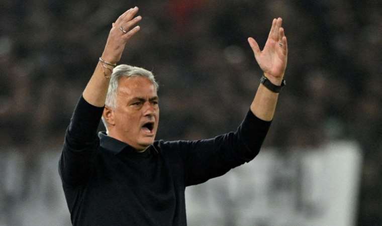 Jose Mourinho'nun kırmızı kart gördüğü maçta Roma 3 puana uzandı!