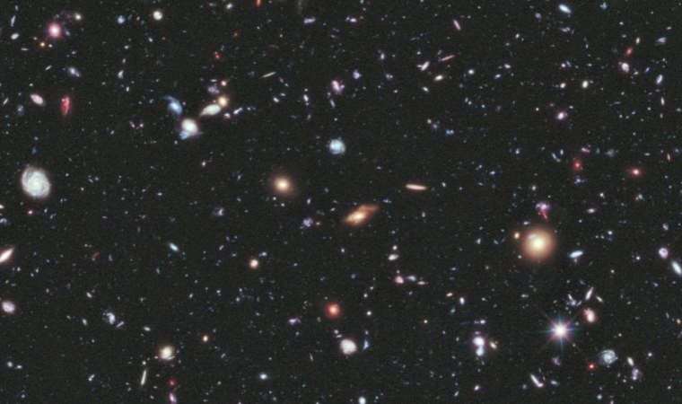 Uzayda o kadar yıldız olmasına rağmen neden hala karanlık?