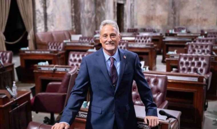 ABD'li senatör Hong Kong'da tutuklandı: Hakim karşısına çıkacak