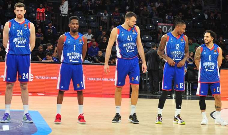Anadolu Efes'ten Cumhuriyet'in 100. yılına özel forma!