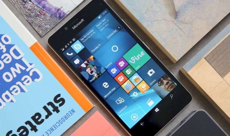 Microsoft CEO'su mobil kategoride hata yaptıklarını söyledi