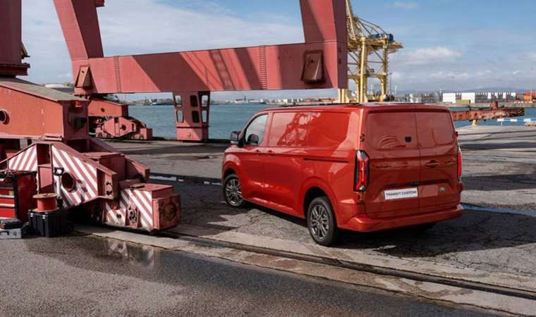 Yeniköy Fabrikası'nda üretilen yeni nesil Transit Custom satışa sunuldu