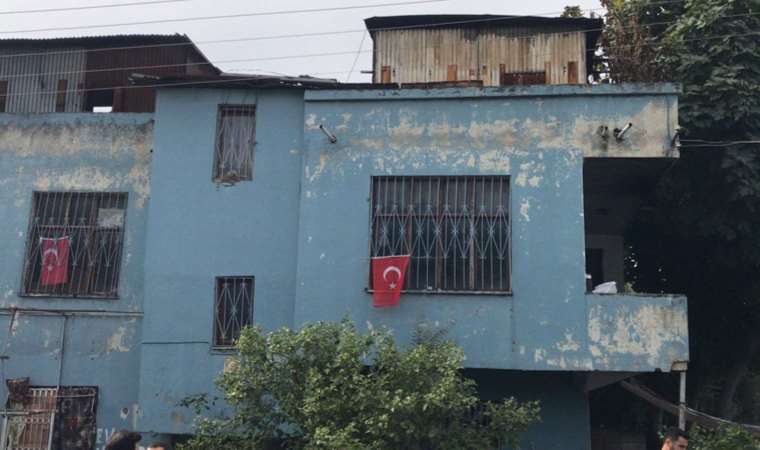 Adana'da erkek vahşeti... Evli olduğu kadını baltayla katletti!