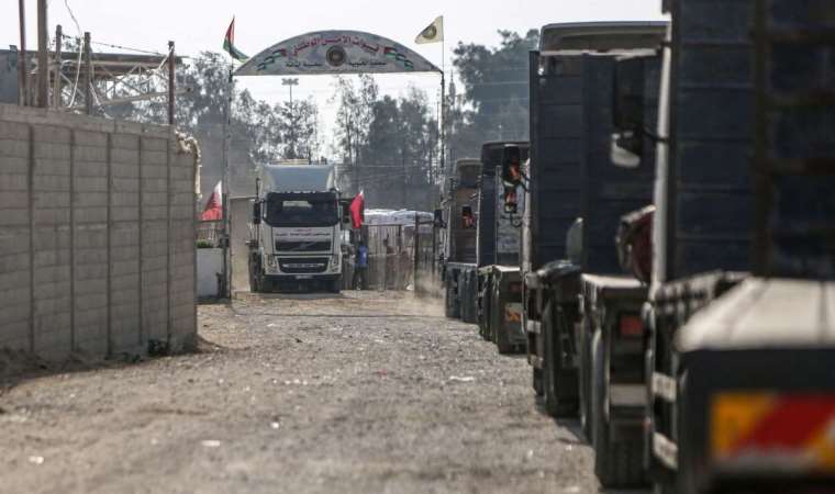 Gazze'ye insani yardım içeren 12 TIR daha girdi