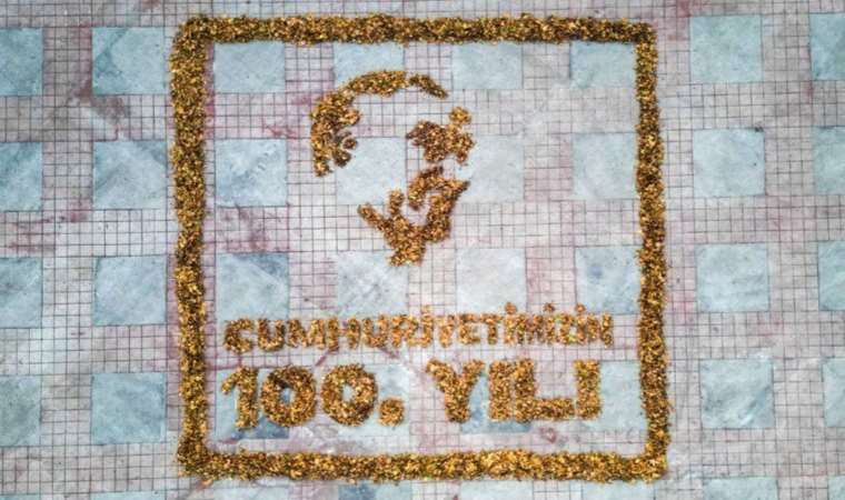 Belediye işçilerinden Atatürk silueti ile '100. yıl' anması