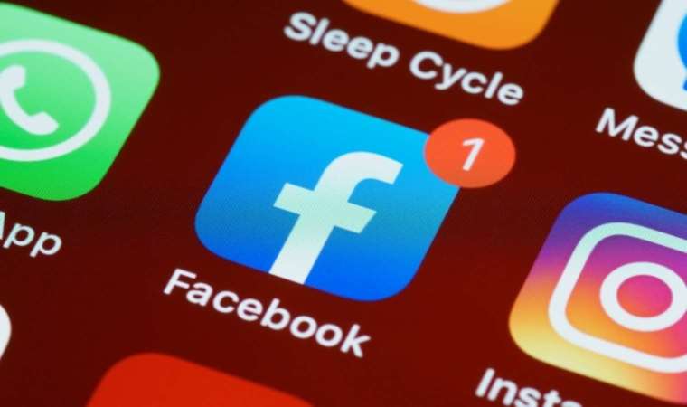 iPhone ve iPad'de Facebook'un karanlık modu nasıl etkinleştirilir?