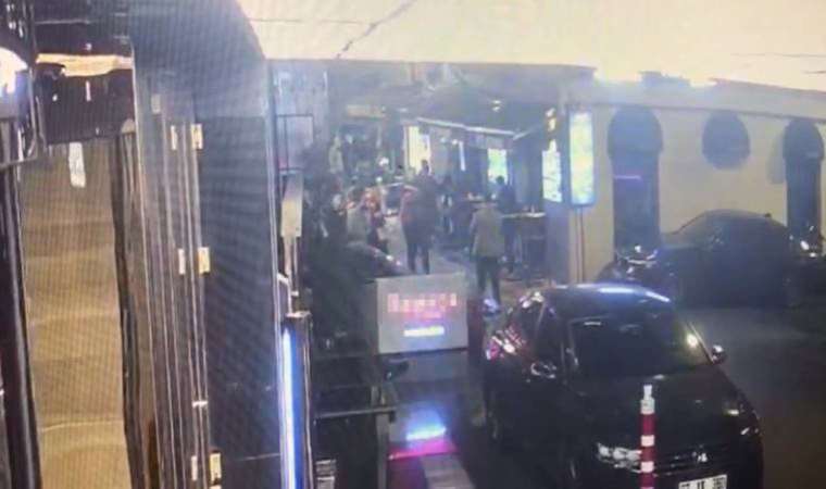 Beyoğlu'nda eğlence mekânı önünde silahlı saldırı: 3 yaralı!