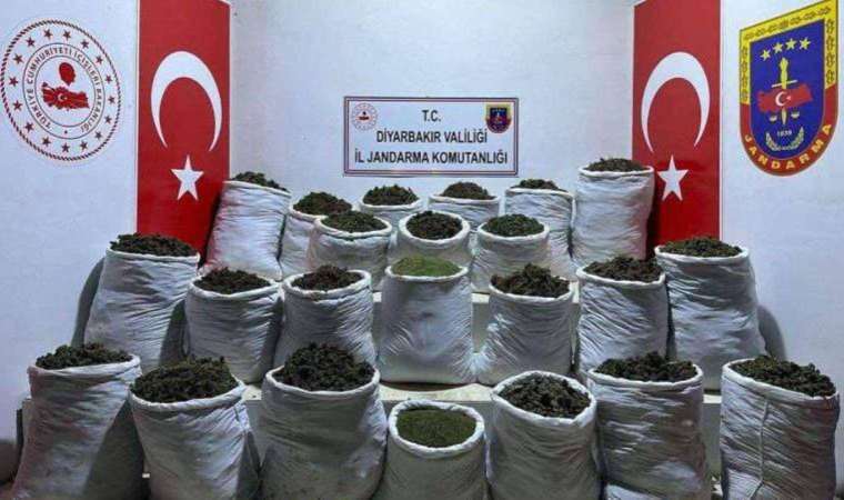 Yüzlerce kişiyi zehirleyecekti! Diyarbakır'daki uyuşturucu operasyonunda 435 kilogram esrar ele geçirildi