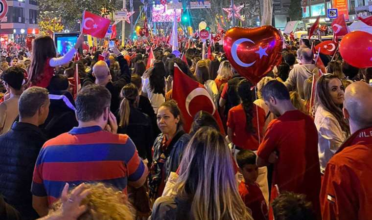 İstanbul'da Cumhuriyet Bayramı coşkusu: Her yer kırmızı beyaz
