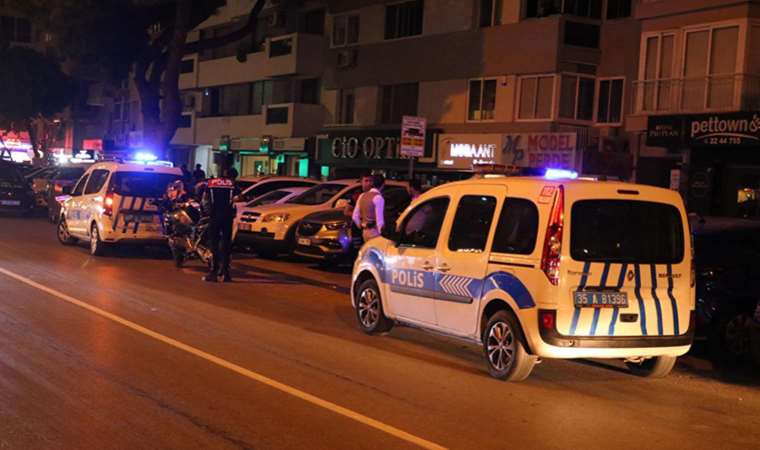 İzmir'de silahlı saldırıya uğrayan öğretim görevlisi kadın öldü, erkek arkadaşı yaralandı