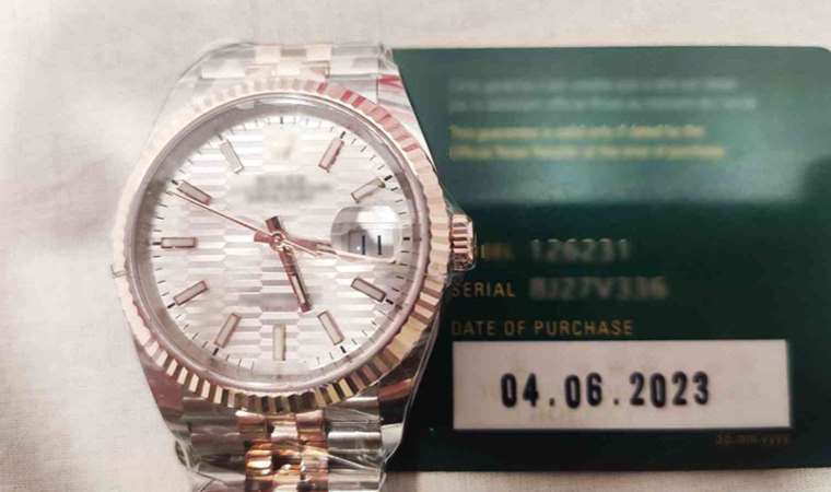 Varis çoraplarından milyonlarca liralık 15 adet kol saati çıktı