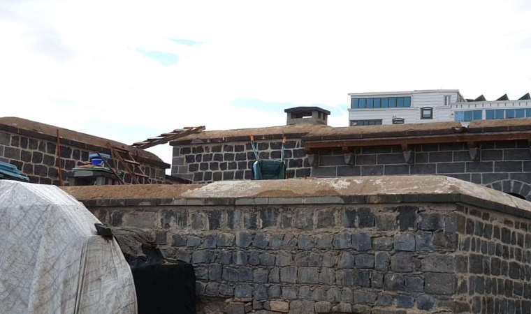 Restore edilen tarihi yapıda çökme meydana geldi: 2 işçi yaralandı!