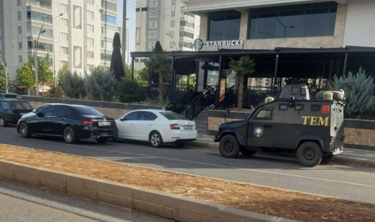 Polis Diyarbakır'da 'Starbucks' nöbetine başladı