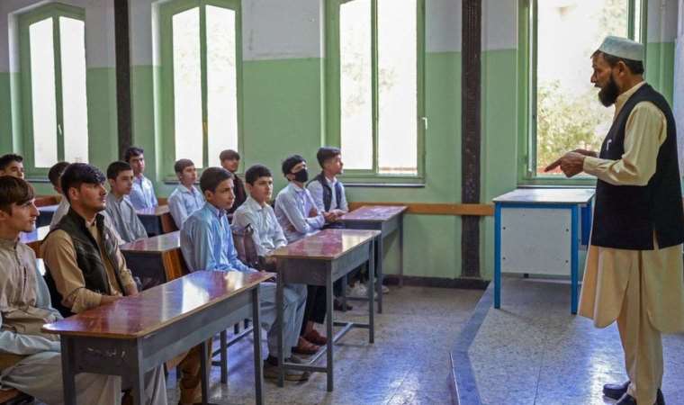 Taliban'ın 'kısa sakallı öğretmenlerin işine son vereceği' öne sürüldü