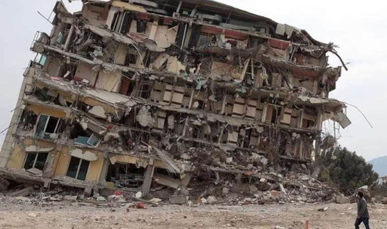 Hatay'da depremde 30 kişinin öldüğü binanın şantiye şefi tutuklandı