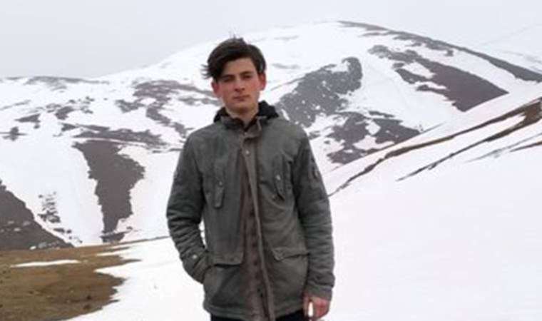 Babasına yardım ediyordu... Kesilen ağacın altında kalarak can verdi!