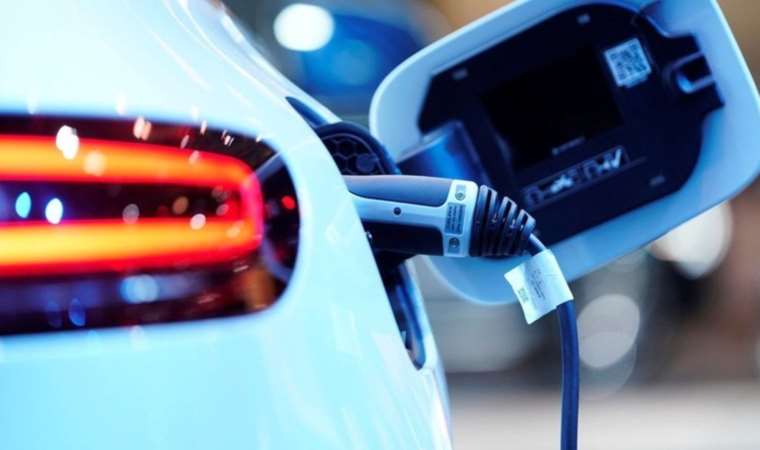 Herkesin beklediği elektrikli araç batarya testi: 100 bin kilometrelik kullanım!
