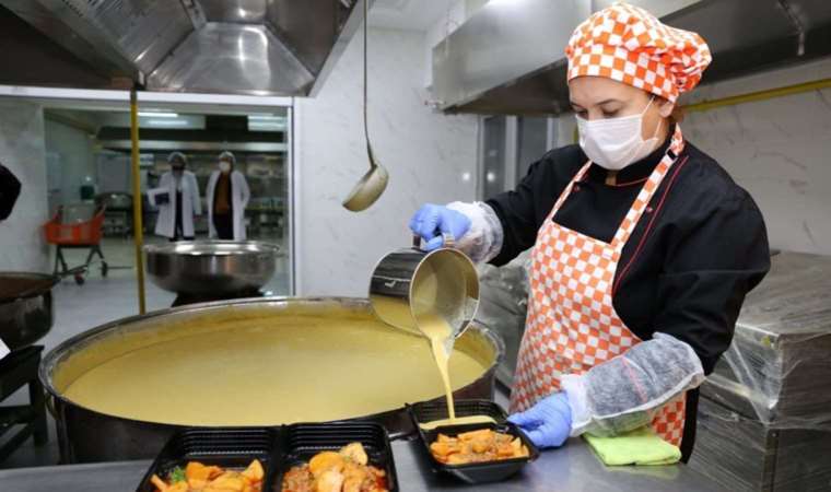 Küçükçekmece Belediyesi'nden üniversite öğrencilerine ücretsiz yemek
