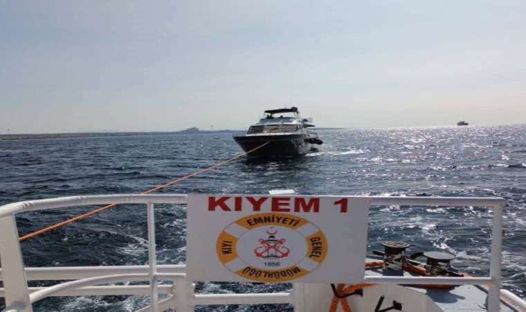 Çanakkale Boğazı'nda su alan tekne kurtarıldı