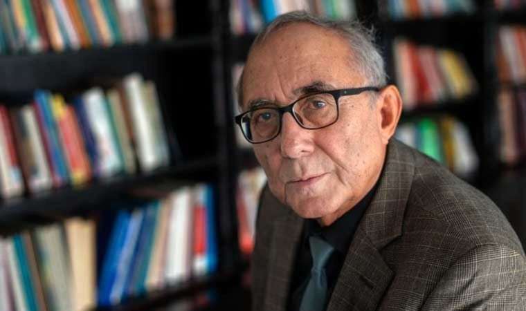 Ataol Behramoğlu yandaş medyanın hedefinde!