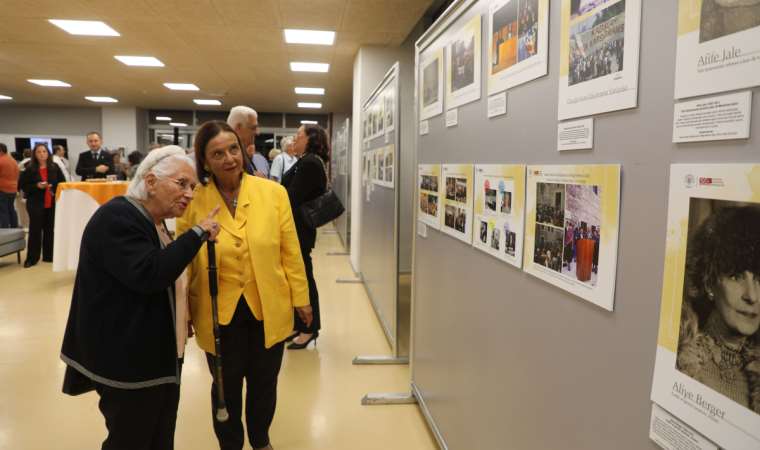 “Cumhuriyet’e İz Bırakan Kadınlar” sergisi açıldı