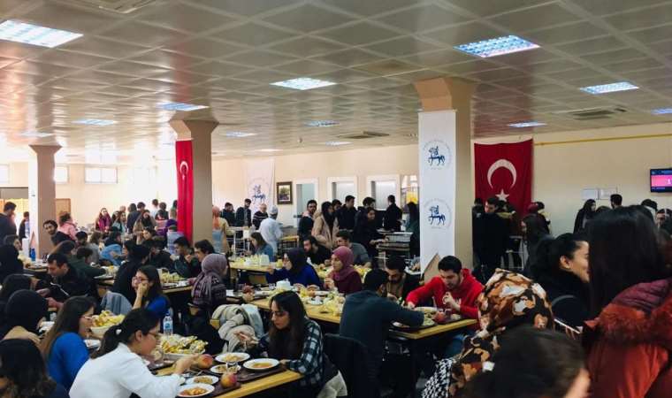 Dokuz Eylül ve Ege üniversitesinde yemekhaneler “acil durum” yöntemiyle taşerona verilmiş
