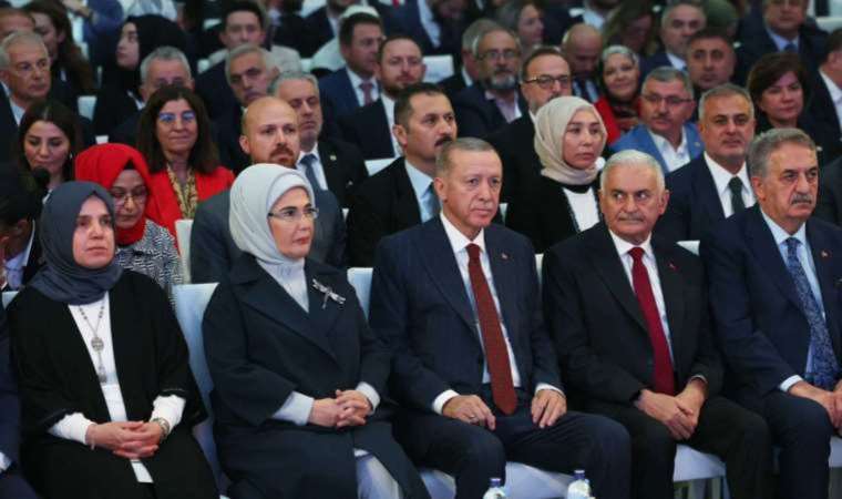 AKP MKYK üyeleri belli oldu: Yıldırım dışarıda 'oğullar' listede!