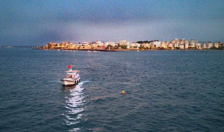 Alper Gezmiş, Adana'dan Hatay'a 14 saat 58 dakikada yüzdü!