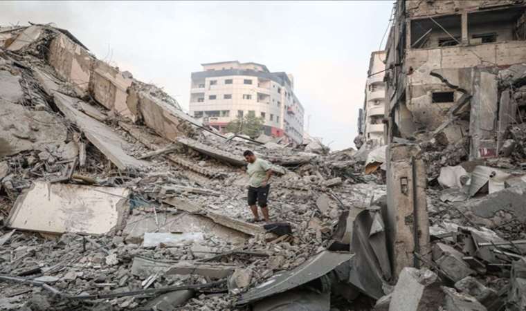 Israeli warplanes keep bombing targets in Gaza