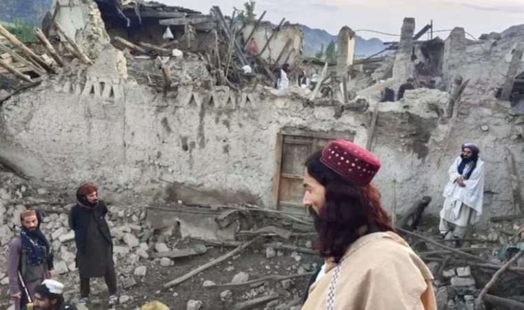 Afganistan'daki depremde ölenlerin sayısı 2 bin 445'e yükseldi