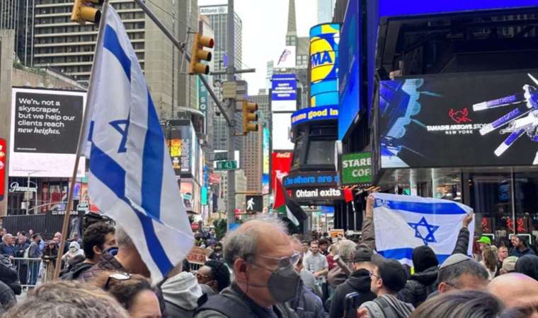 New York’ta Filistin ve İsrail destekçileri karşı karşıya geldi