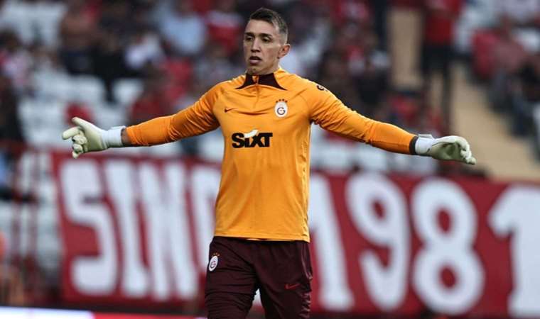 Galatasaraylı kaleci Fernando Muslera, Sabri Sarıoğlu'nun peşinde!