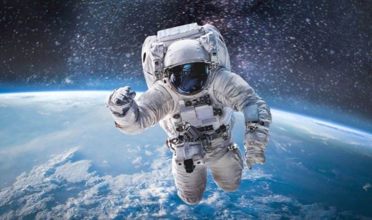 Astronotlar alet çantasını uzaya düşürdüler!