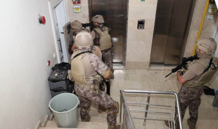 Terör örgütlerine finansman sağlayan 2 şüpheli Mersin'de gözaltına alındı!