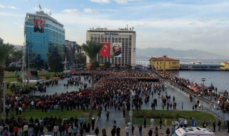 Saat 9’u 5 geçe İzmir’de hayat durdu