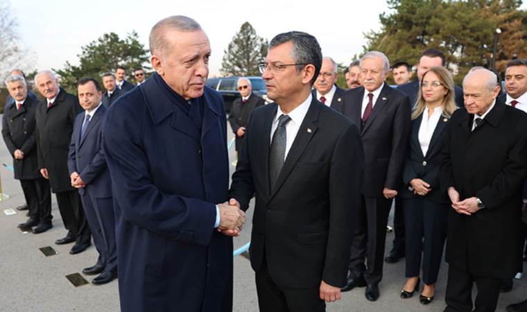 Özgür Özel ve Erdoğan Anıtkabir'de tokalaştı: 'Ata'nın huzurunda siyasi rekabet olmaz'