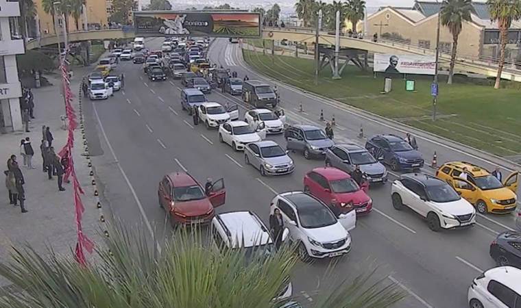 Tunç Soyer paylaştı: İzmir'de saat 09.05'te hayat durdu