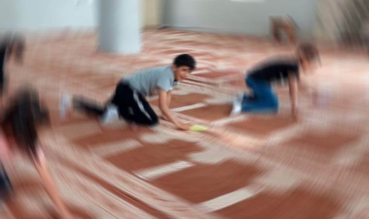 Öğrenciye yine cami temizlettiler!