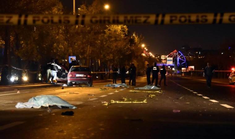 Karşıdan karşıya geçenlerin arasına daldı: Çok sayıda ölü!