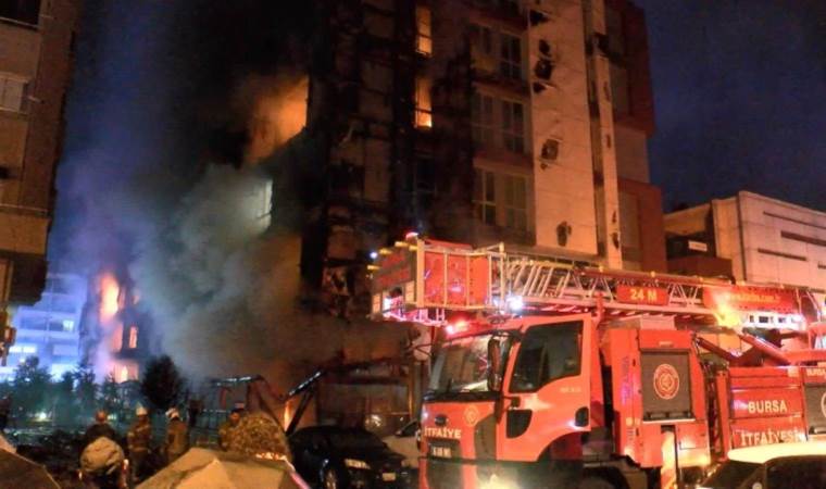 Bursa'da 10 katlı iş merkezinde yangın!