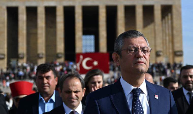 CHP ile Anıtkabir Komutanlığı arasında çelenk krizi